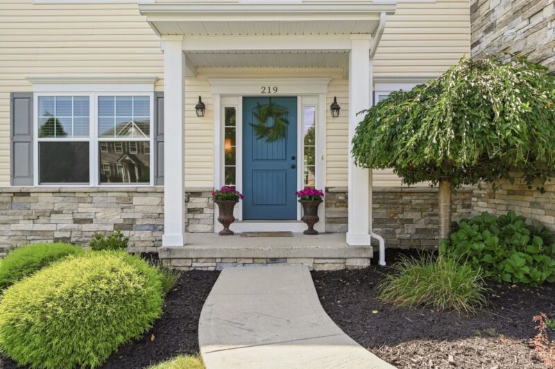 219 Buckingham DRIVE — photo 3