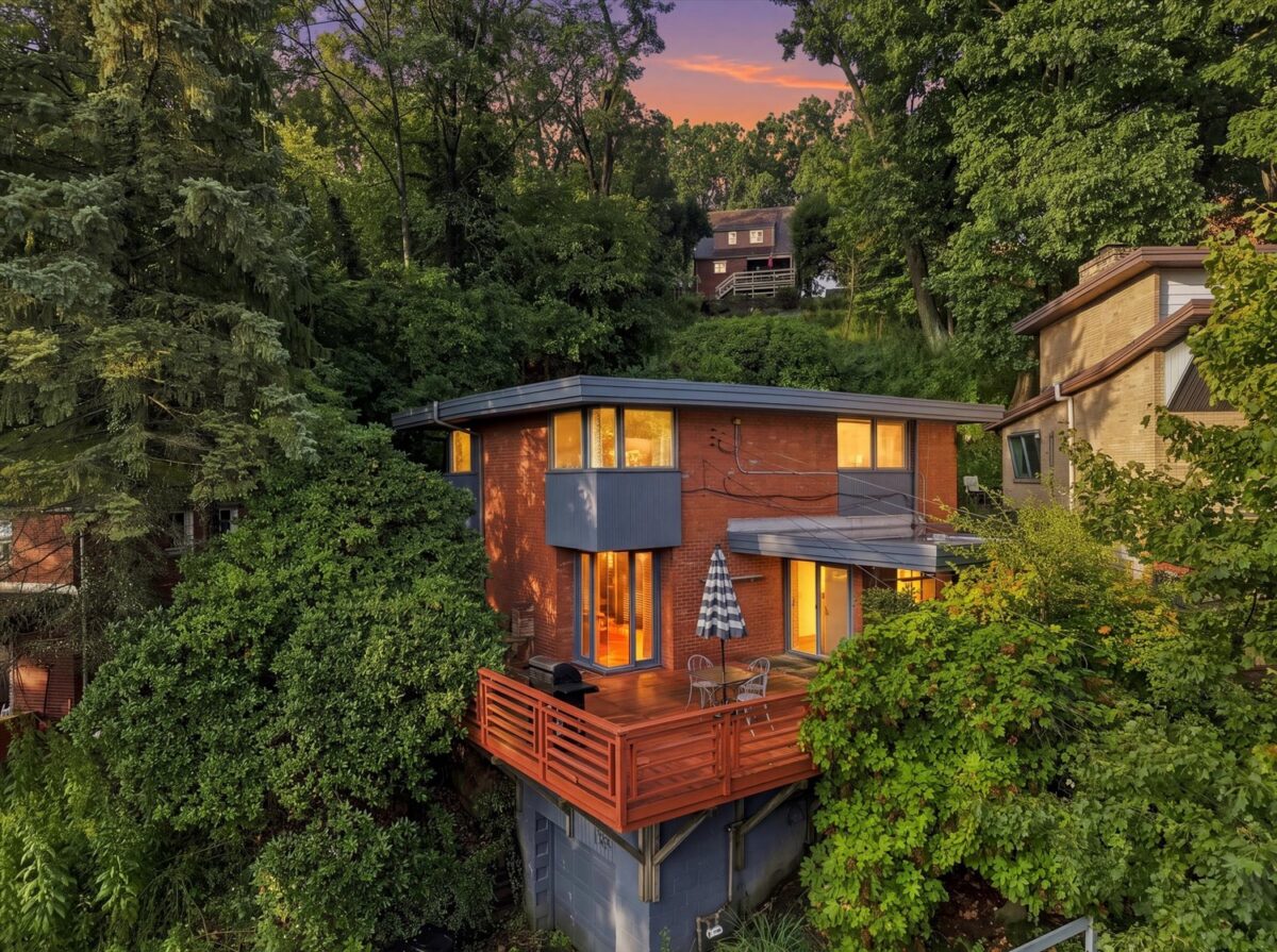 136 Fairfax Rd — photo 1