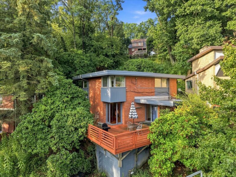 136 Fairfax Rd — photo 3