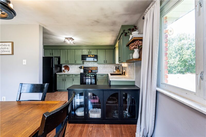 421 Hillcrest Dr — photo 3