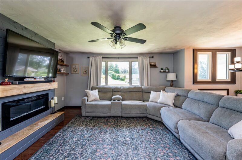 421 Hillcrest Dr — photo 8