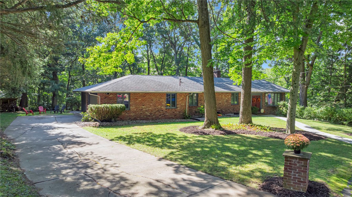 261 Geneva Dr — photo 1