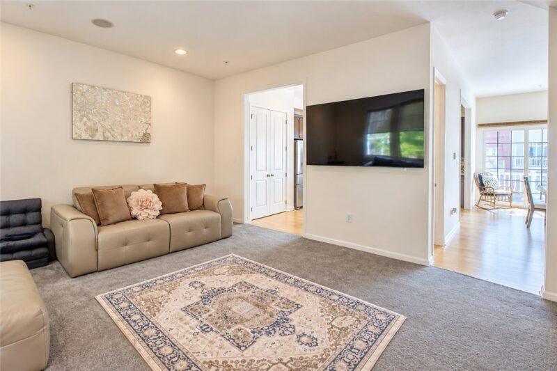 1317 Village Ln — photo 8