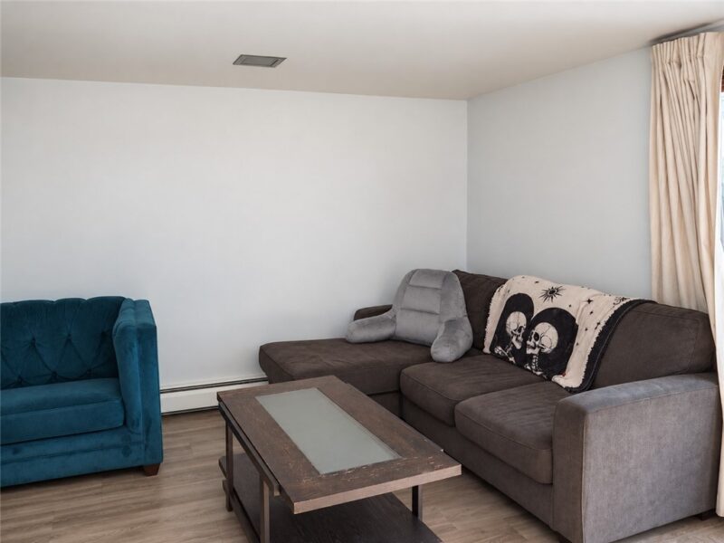 579 Kendall — photo 2