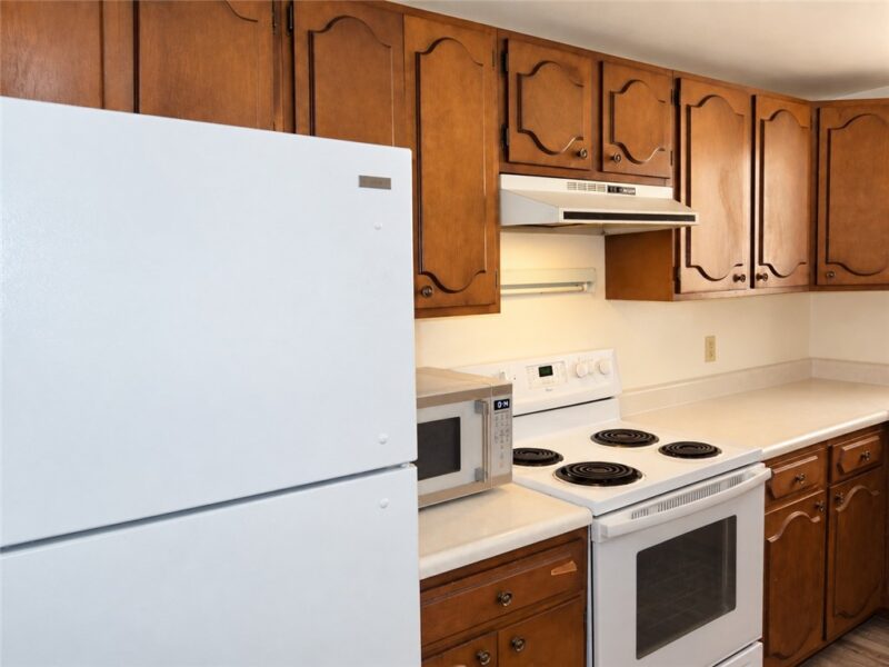 579 Kendall — photo 4
