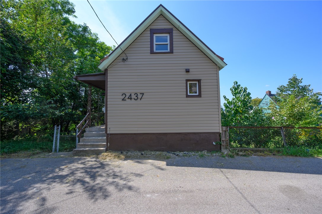 2437 Bruce — photo 1