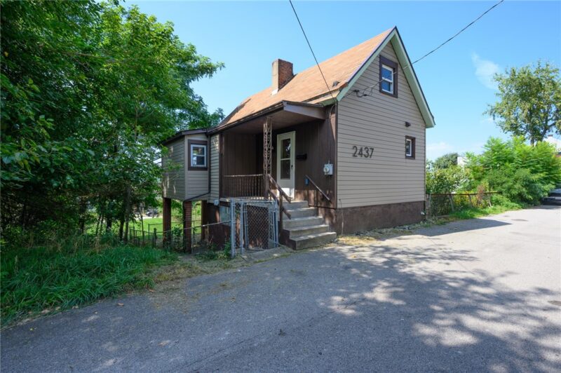 2437 Bruce — photo 3