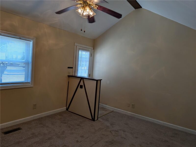 123 Grant Ave — photo 3
