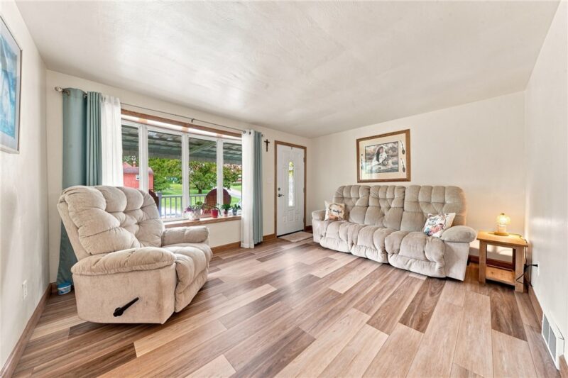 402 Hochberg Rd — photo 4