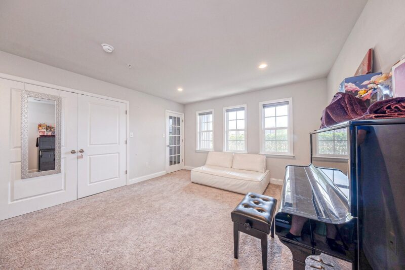119 Meeder LANE — photo 8