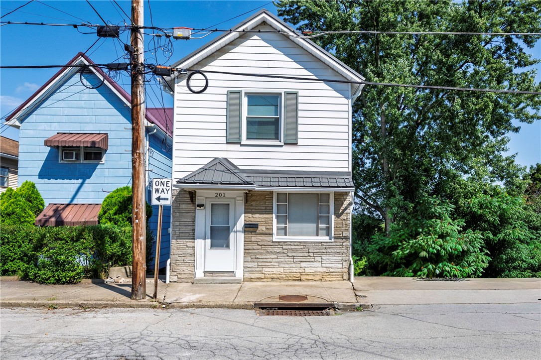 201 Hickory St — photo 1