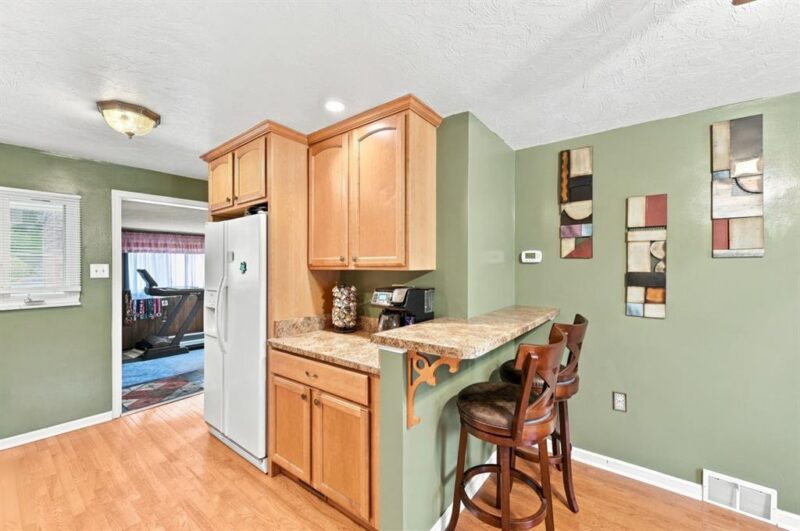 675 Meadow LANE — photo 7