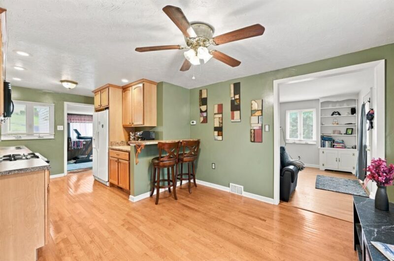 675 Meadow LANE — photo 8