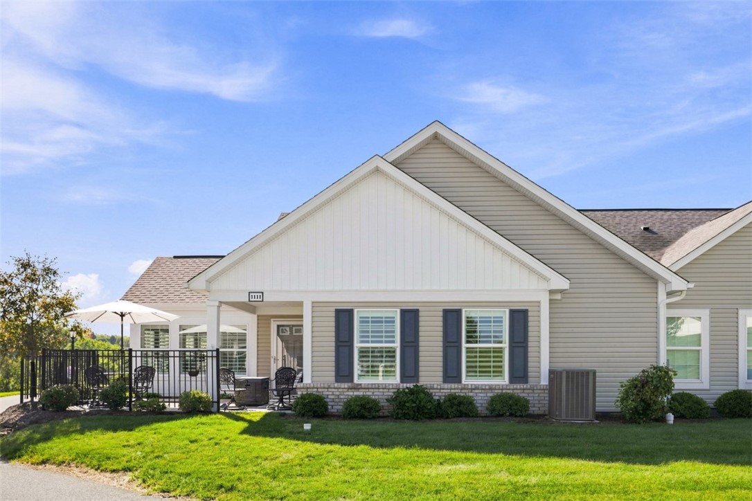 1111 Sandy Ridge Dr — photo 1