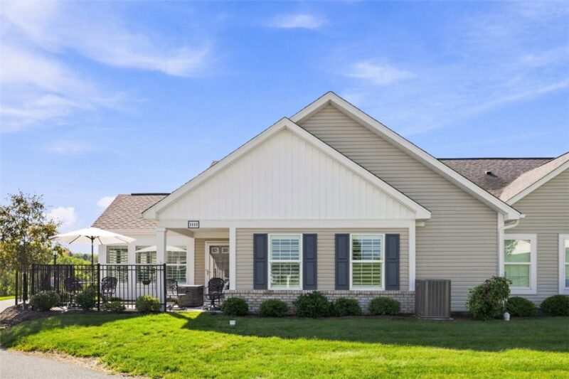 1111 Sandy Ridge Dr