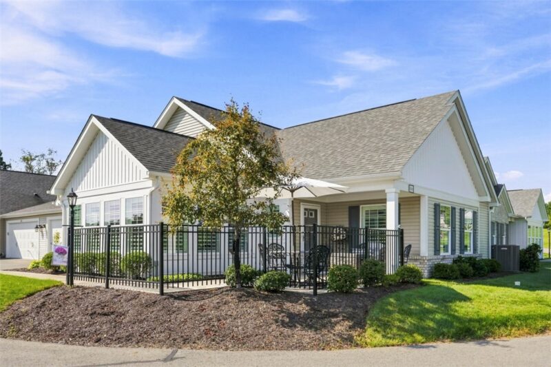 1111 Sandy Ridge Dr — photo 2