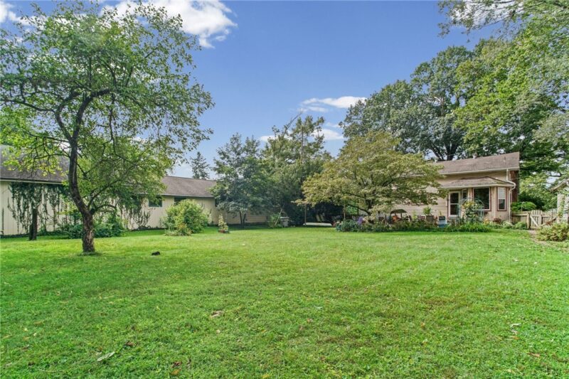 235 Country Club Dr — photo 3