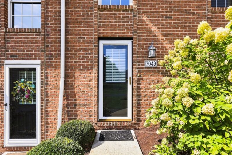 7049 Clubview Dr — photo 3