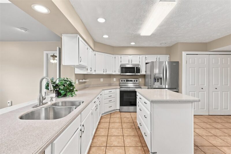 7049 Clubview Dr — photo 4