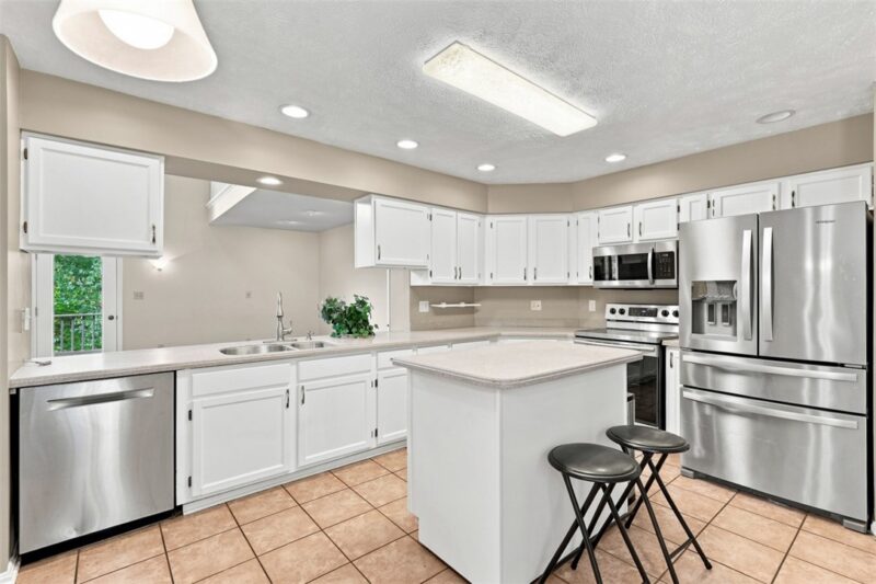 7049 Clubview Dr — photo 5