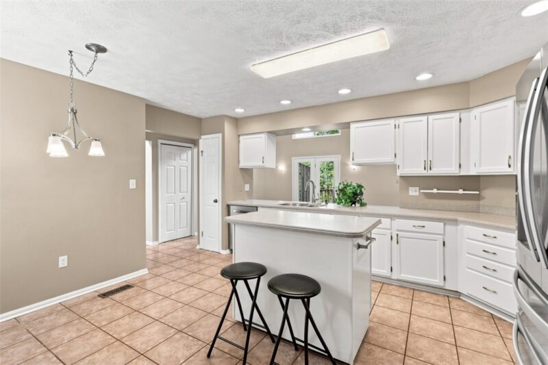 7049 Clubview Dr — photo 6