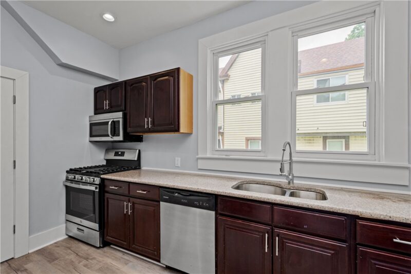 138 Linnview — photo 5