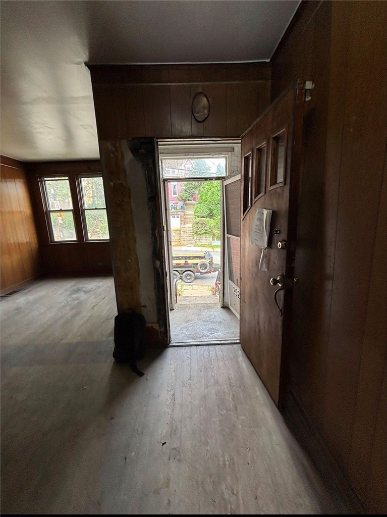 2926 Webster Ave — photo 2