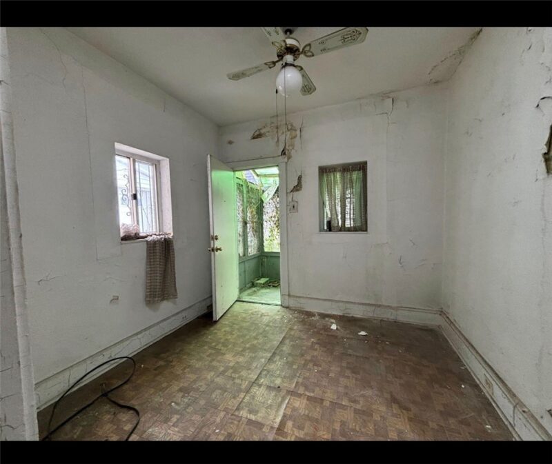 2926 Webster Ave — photo 5