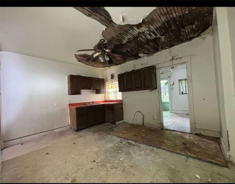2926 Webster Ave — photo 6