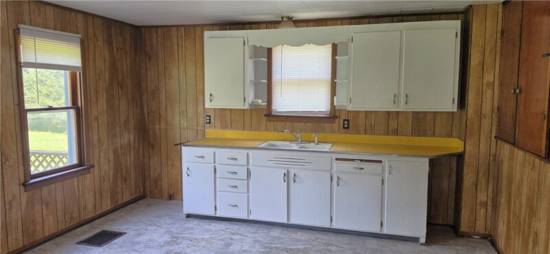 125 Elkin Ave — photo 8