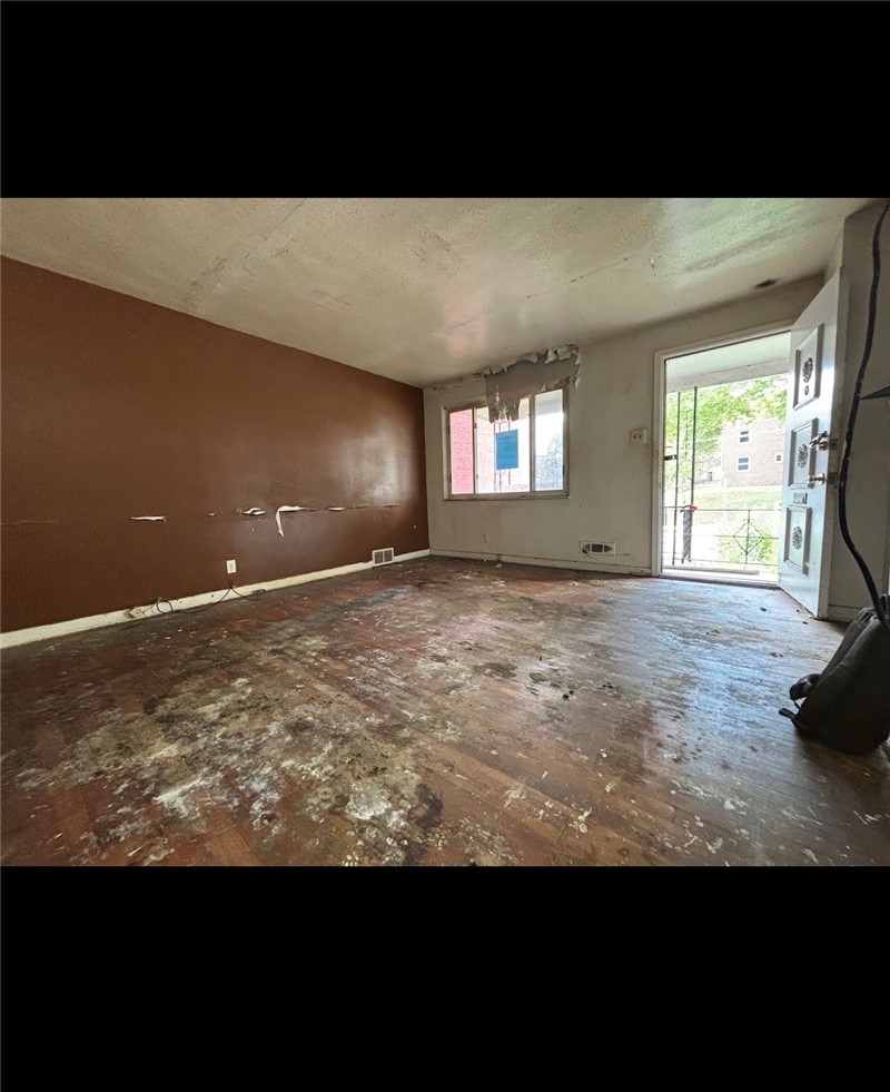 2526 Bedford Ave — photo 3