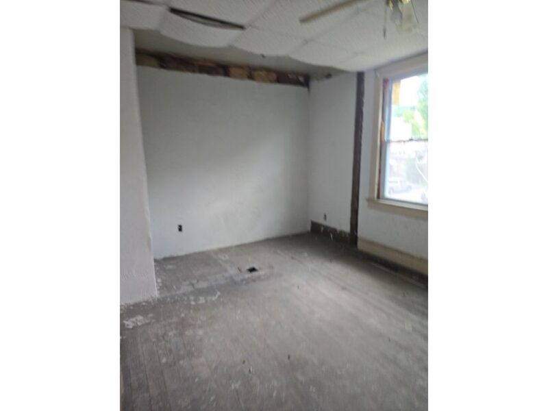 627 Olive Ln — photo 3