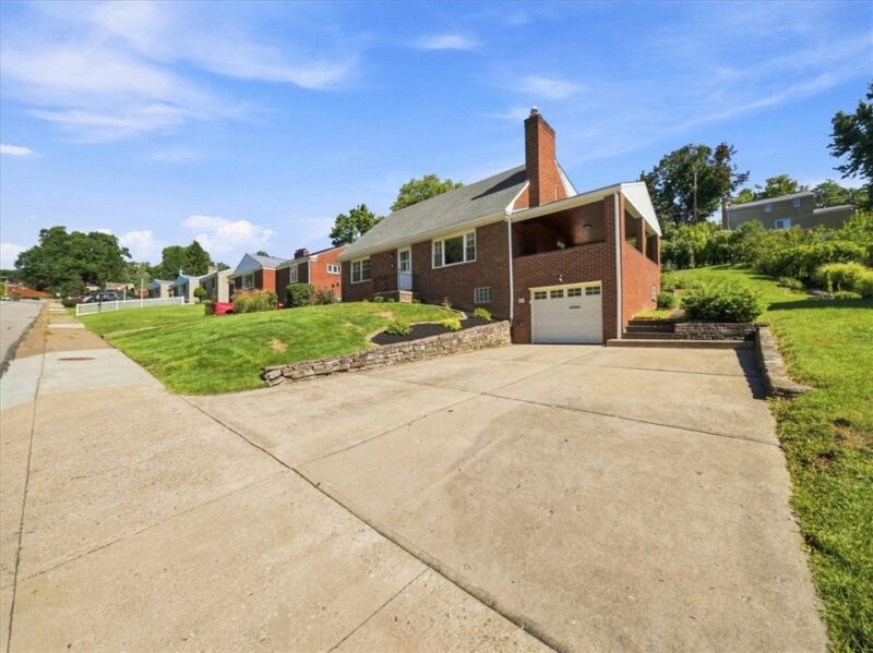 851 Baldwin St — photo 2