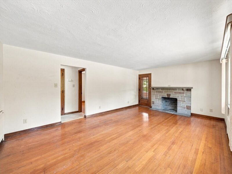 851 Baldwin St — photo 7