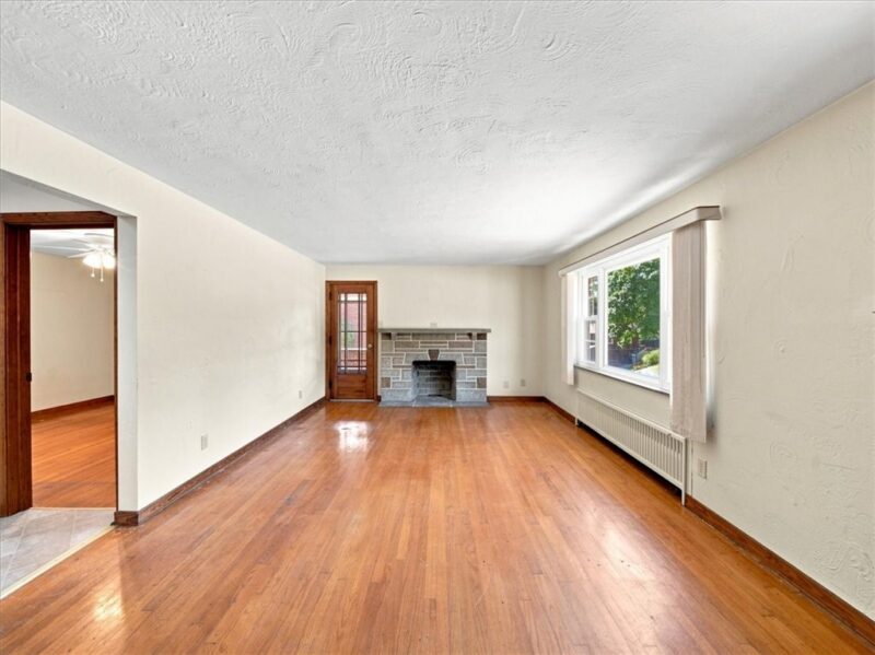 851 Baldwin St — photo 8