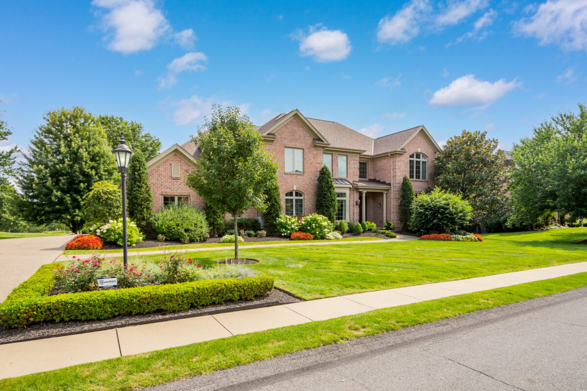 4011 Muirfield DRIVE — photo 1