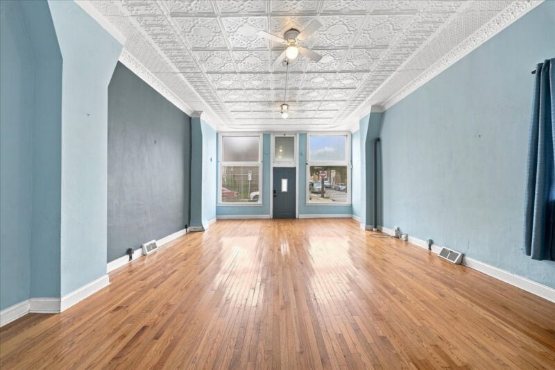 1101 Sarah STREET — photo 2