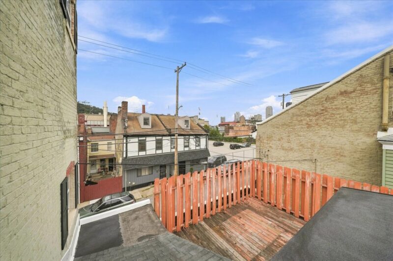 1101 Sarah STREET — photo 8