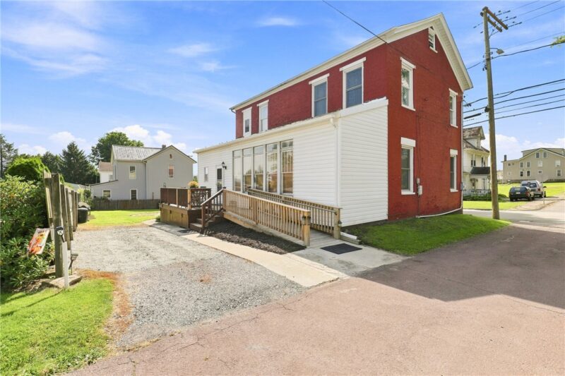 401 North St — photo 2