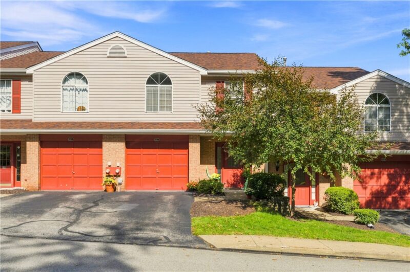 613 Newport Dr — photo 2