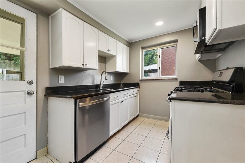 8106 Chaske St — photo 2