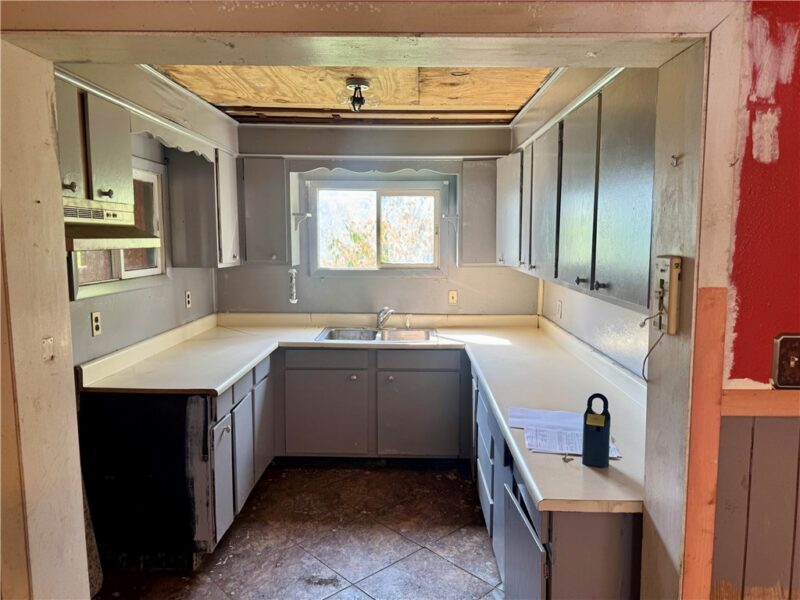 718 Fairview Rd — photo 2