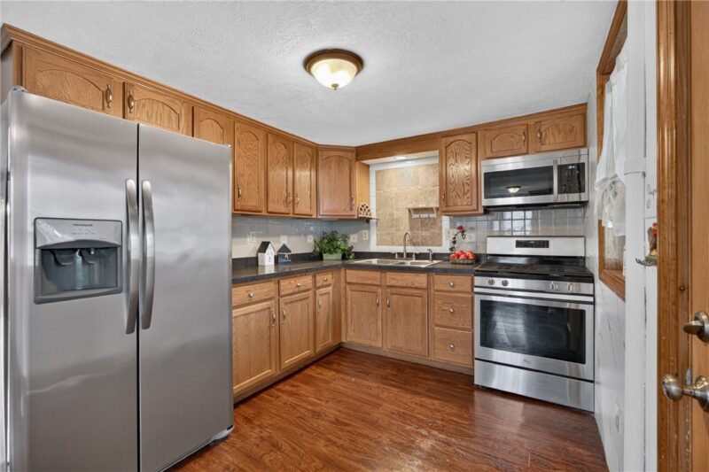 222 Cherry Ave — photo 3