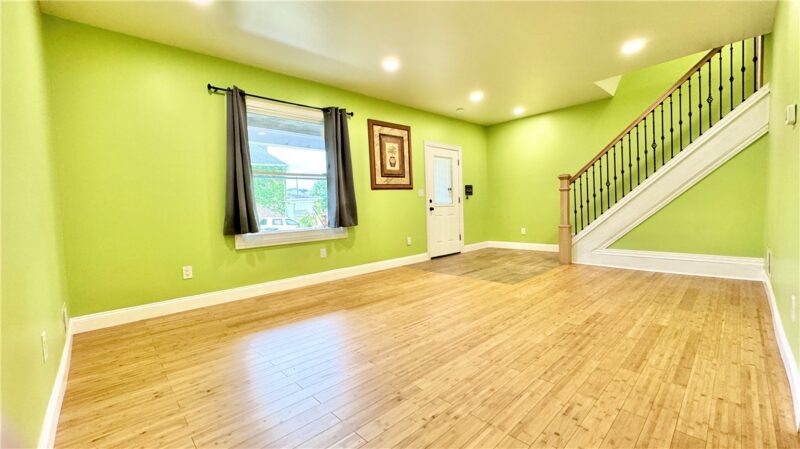 1528 Victoria Ave — photo 5
