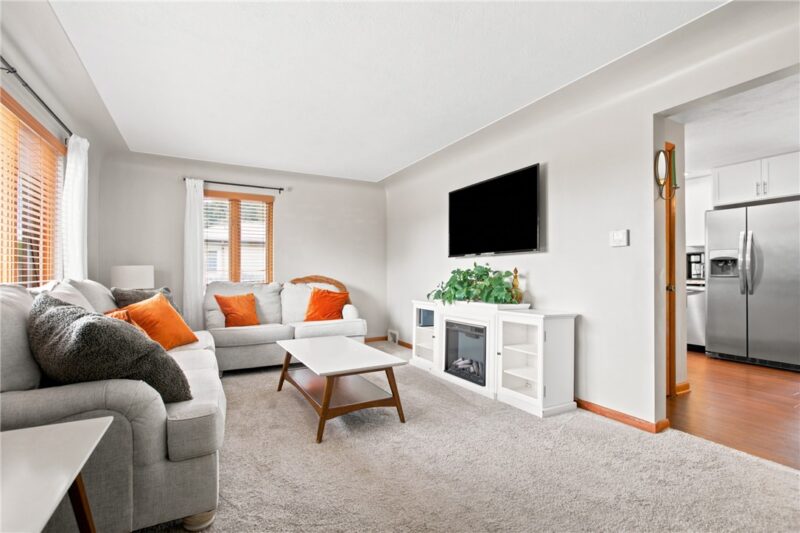 12 Maple St — photo 3
