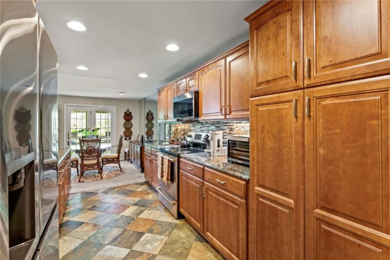 1585 Pineview Dr — photo 5
