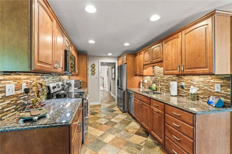 1585 Pineview Dr — photo 6