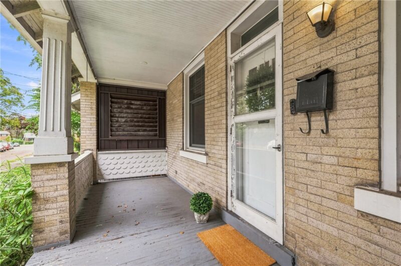 33 Defoe St — photo 2