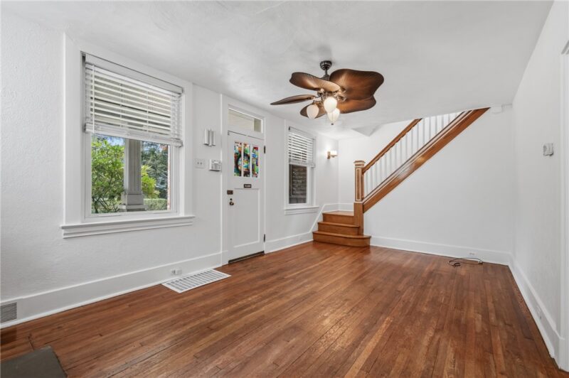 33 Defoe St — photo 5