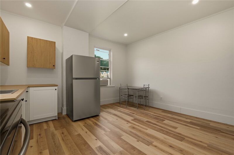 545 Frayne St — photo 7